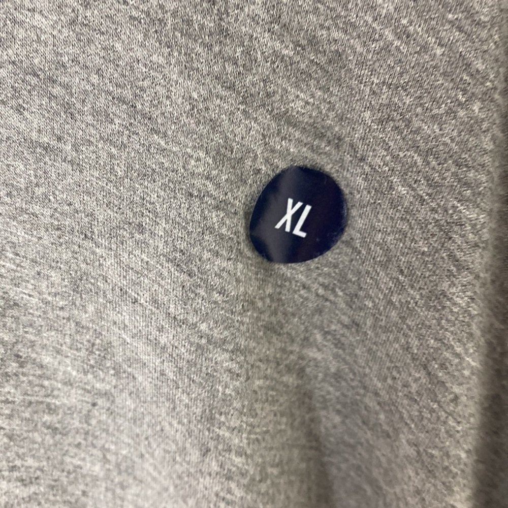 Abercrombie & Fitch Gray Short Sleeve Tee - Picture 3 of 5